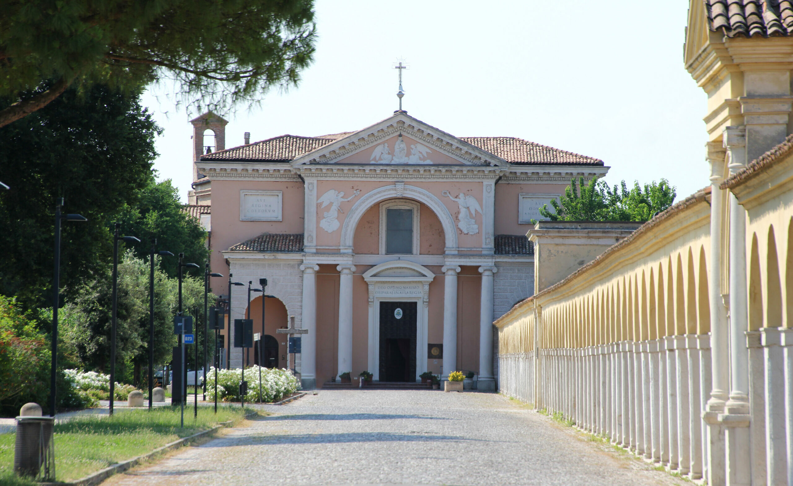 Comacchio,_santuario_di_Santa_Maria_def